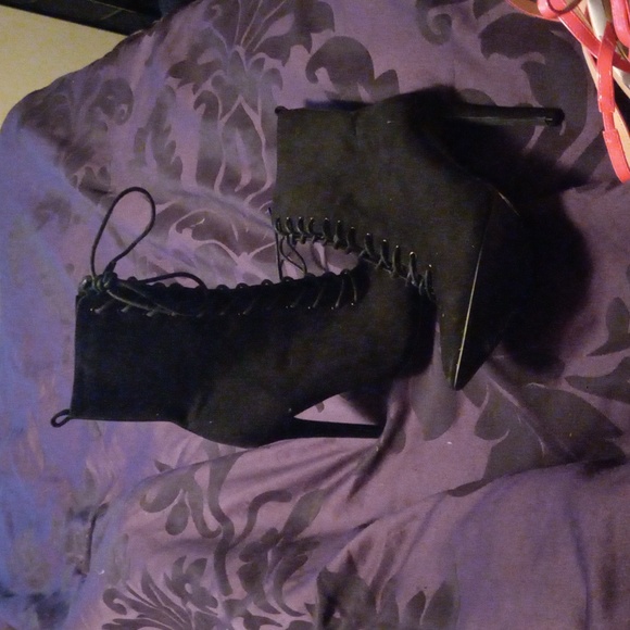 Heels - Picture 2 of 2